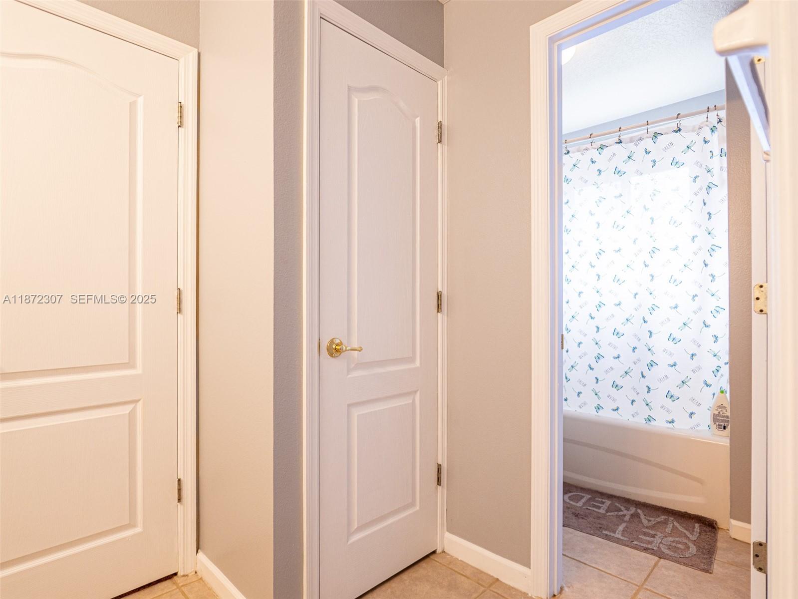 565 Hebrides Court Apopka, FL 32712 - Photo 17 of 32 a view of bathroom with shower