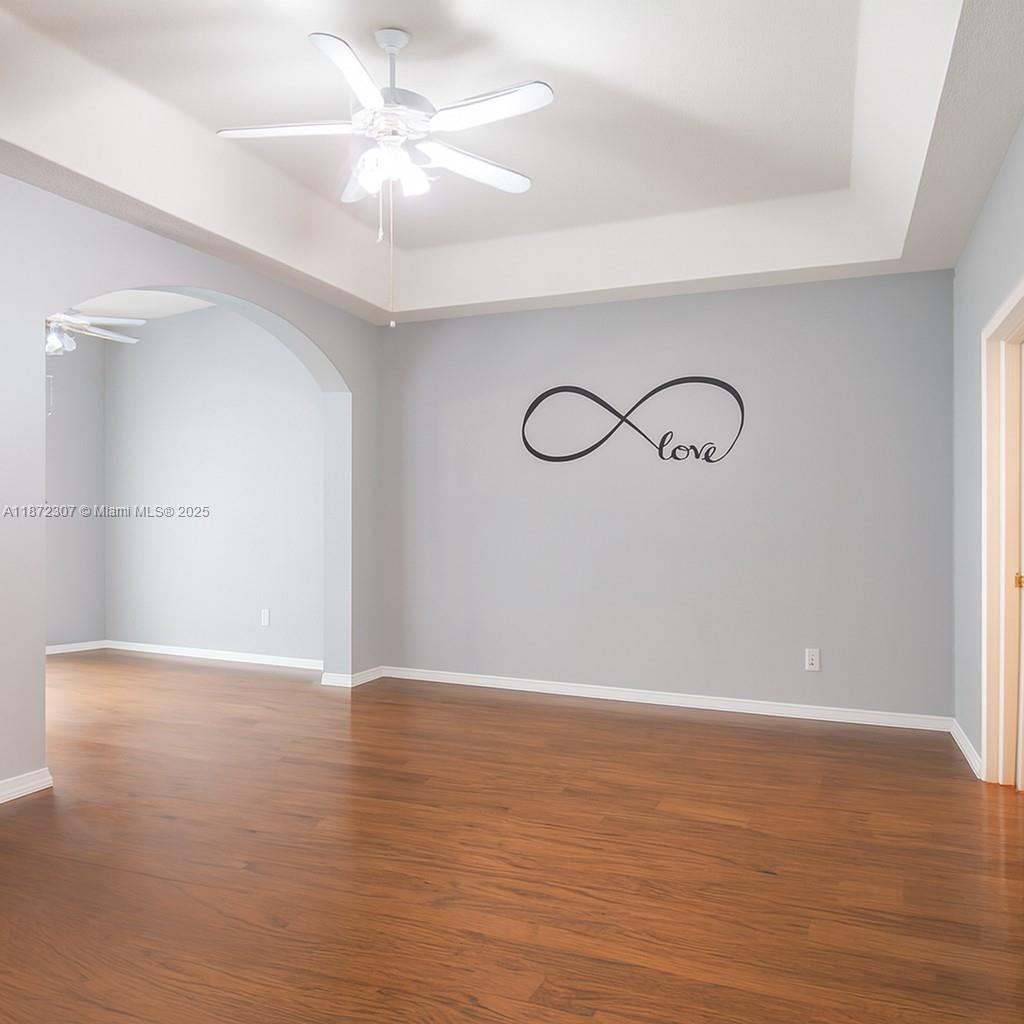 565 Hebrides Court Apopka, FL 32712 - Photo 24 of 32 a view of an empty room