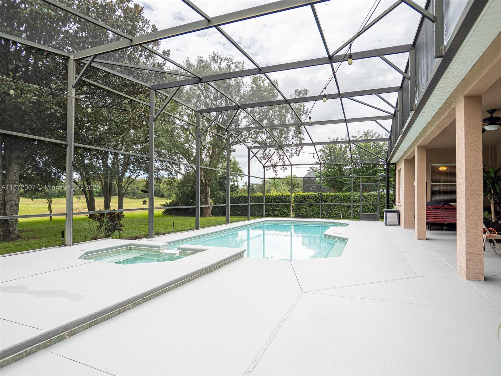 565 Hebrides Court Apopka, FL 32712 - Photo 32 of 32 a view of a room with a park