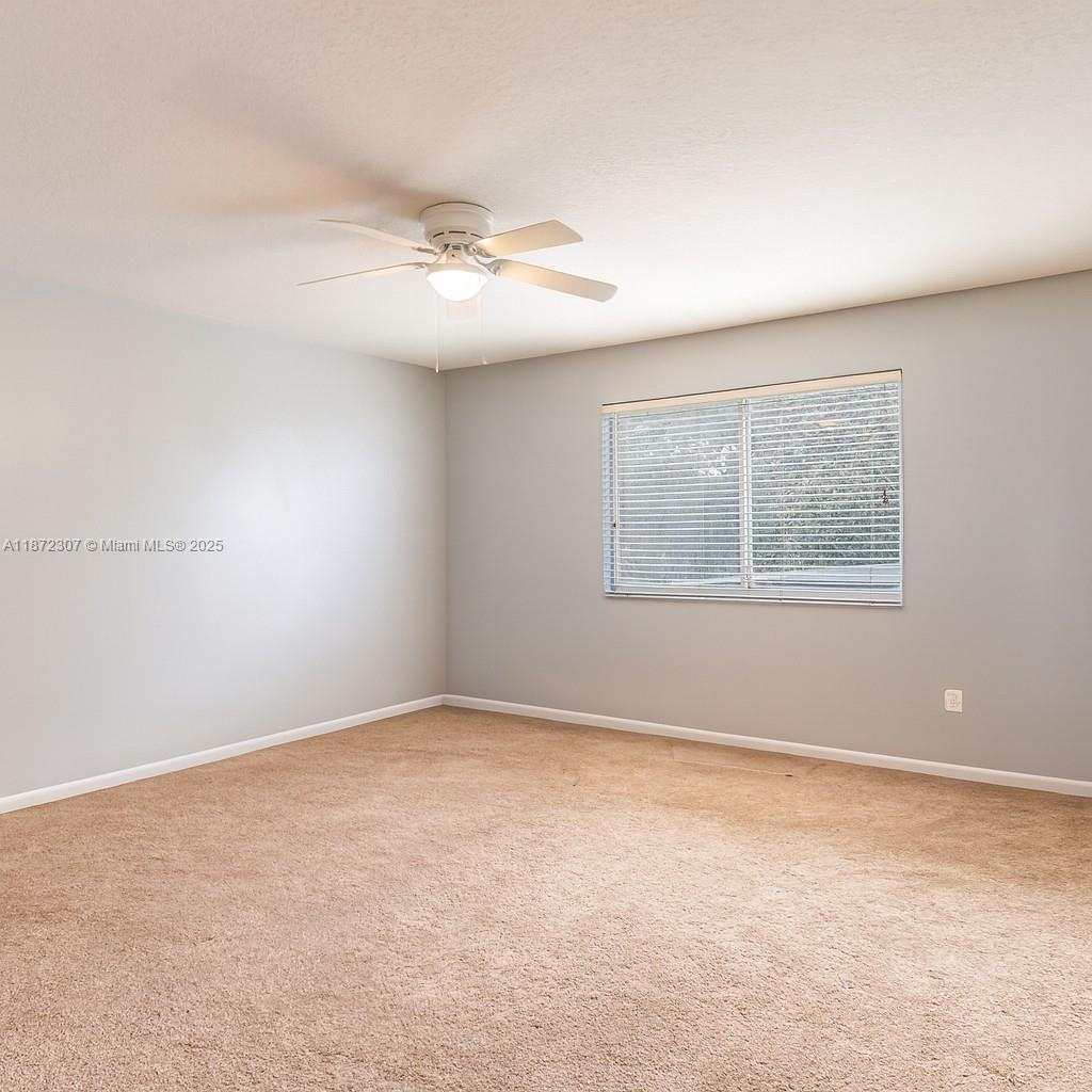 565 Hebrides Court Apopka, FL 32712 - Photo 8 of 32 an empty room with windows and fan