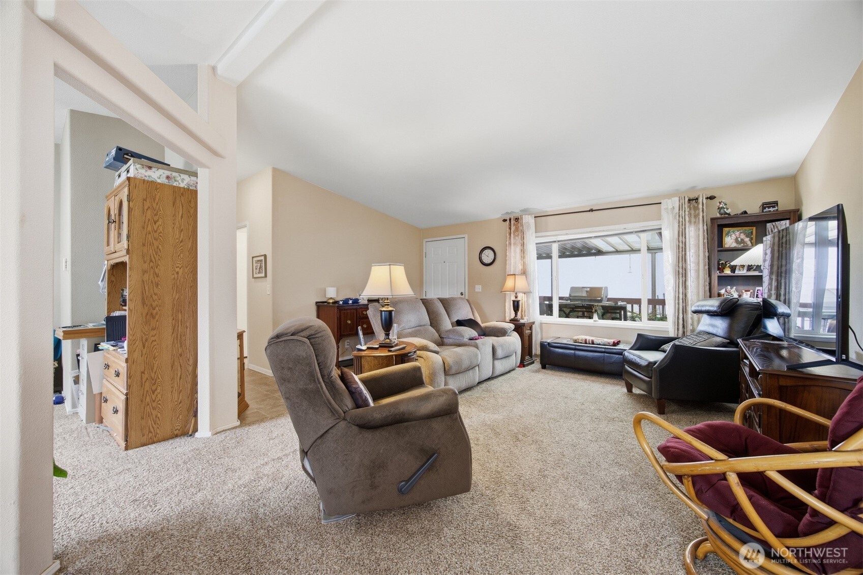 380 East Pole Road, Unit 6 Lynden, WA 98264 - Photo 8 of 40 a living room with furniture gym equipment and a large window