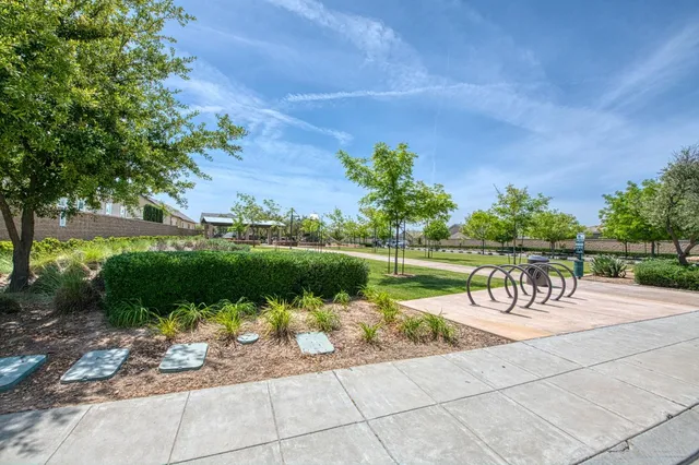 $749,900 | 583 Crescent Lane, Madera, CA 93636