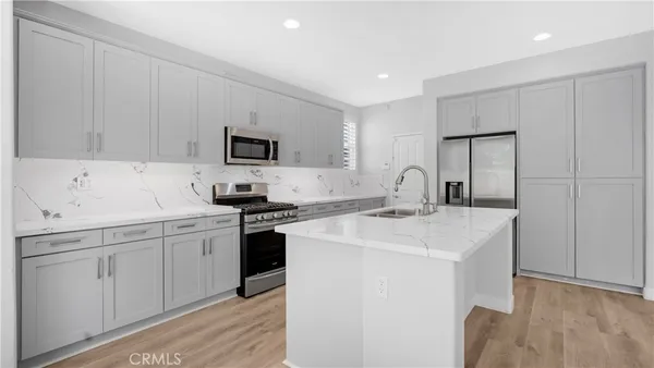 $5,950 | 183 Kingswood, Irvine, CA 92620
