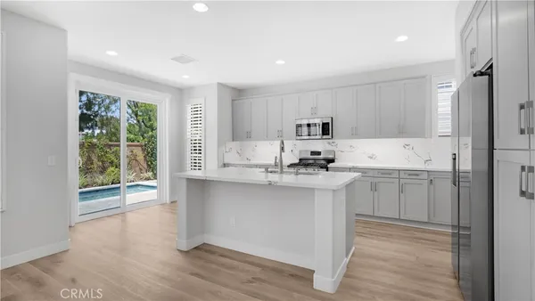 $5,950 | 183 Kingswood, Irvine, CA 92620