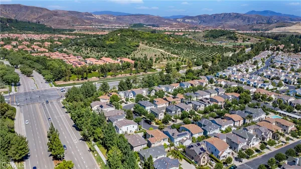 $5,950 | 183 Kingswood, Irvine, CA 92620