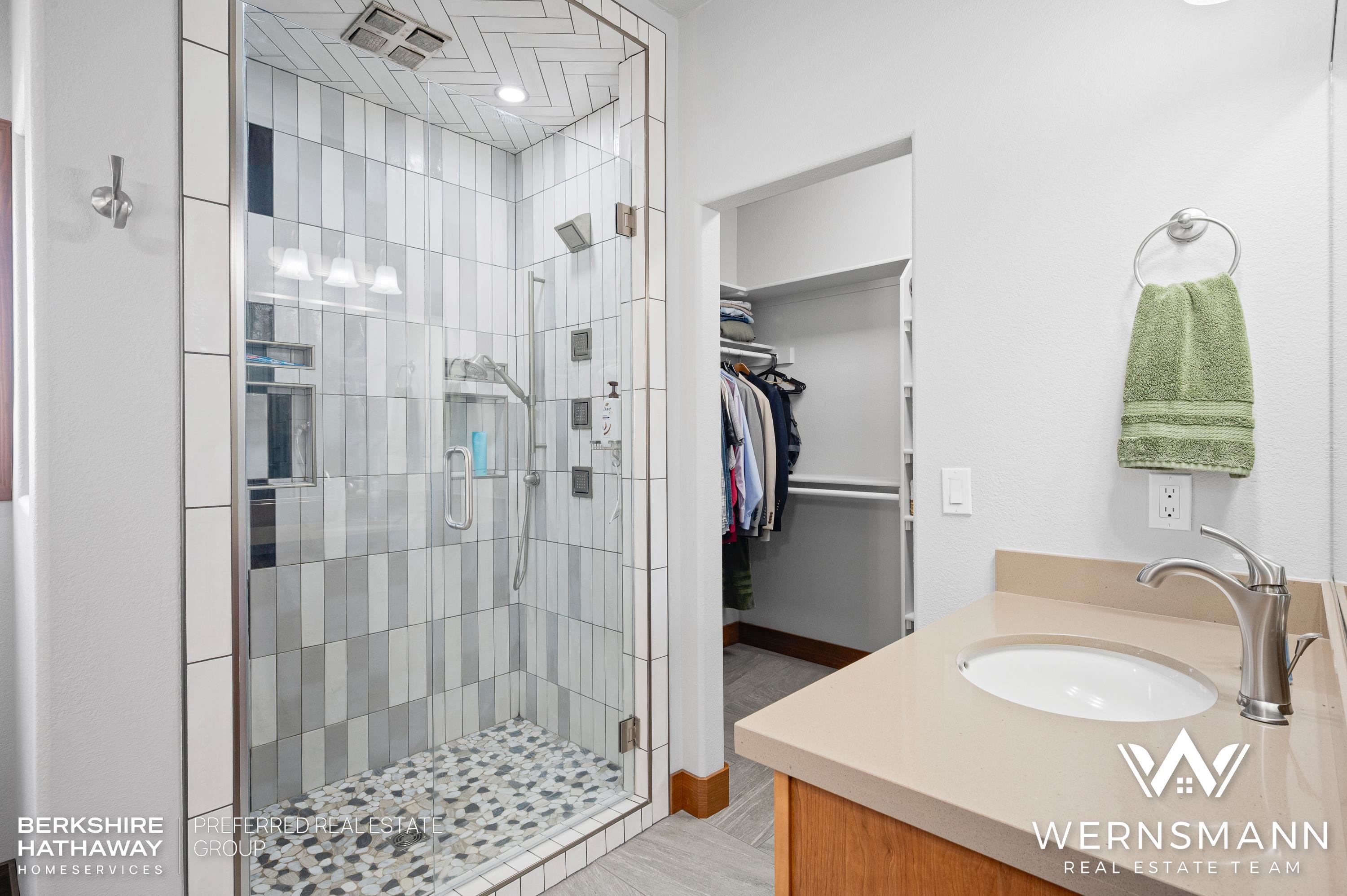 5233 Henning Loop Casper, WY 82609 - Photo 17 of 46