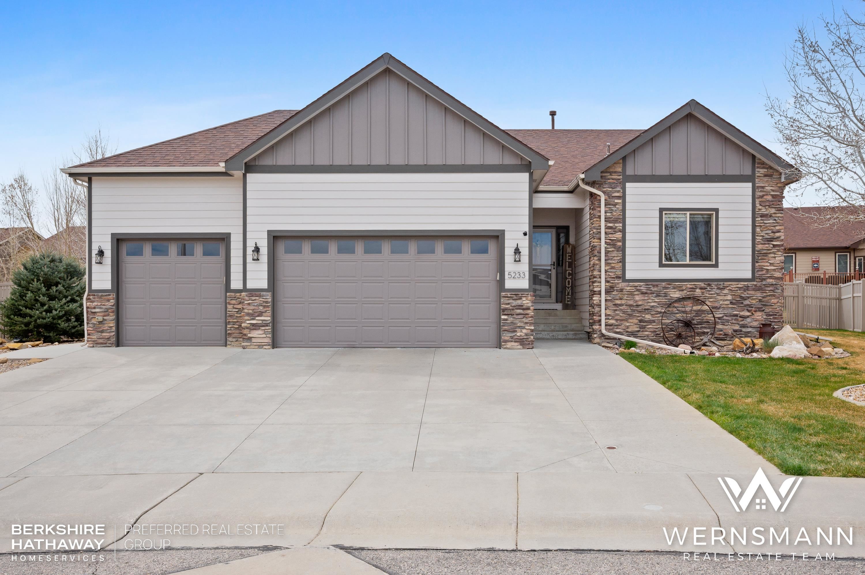 5233 Henning Loop Casper, WY 82609 - Photo 2 of 46