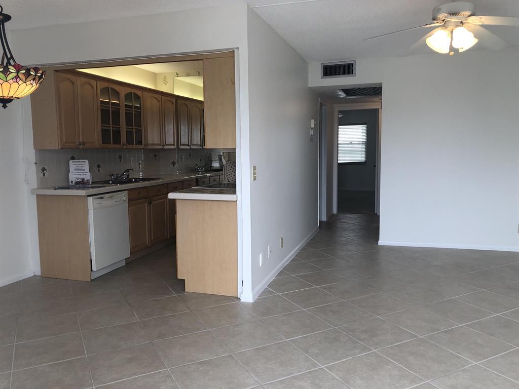 4065 EXETER D - KITCHEN PHOTO