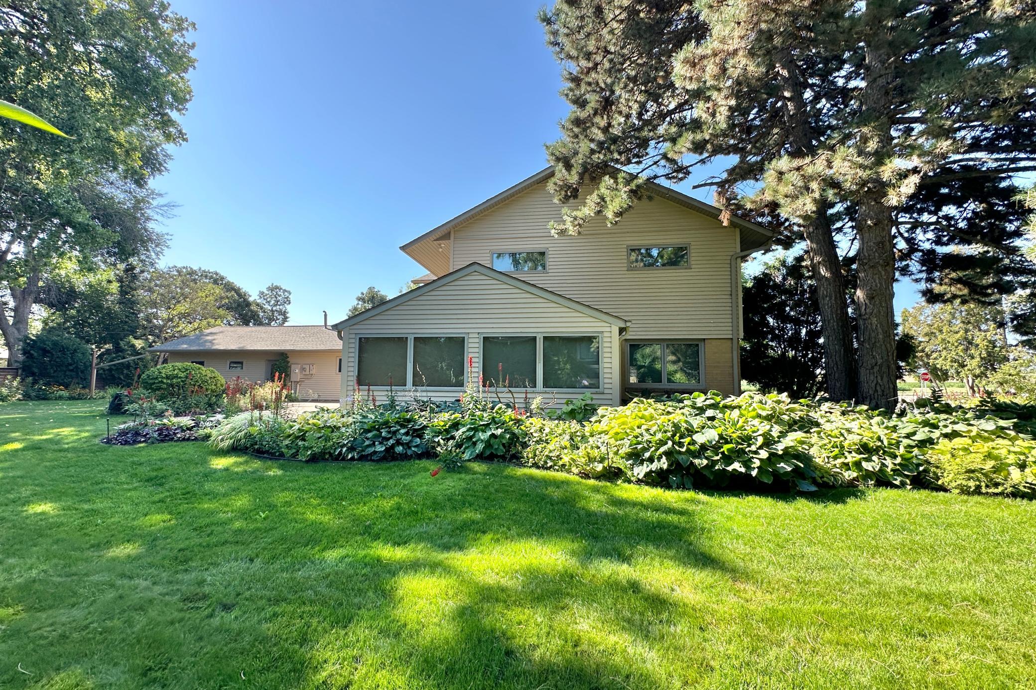 14 Mid Oaks Road Roseville, MN 55113 - Photo 46 of 48 Gallery Image 46