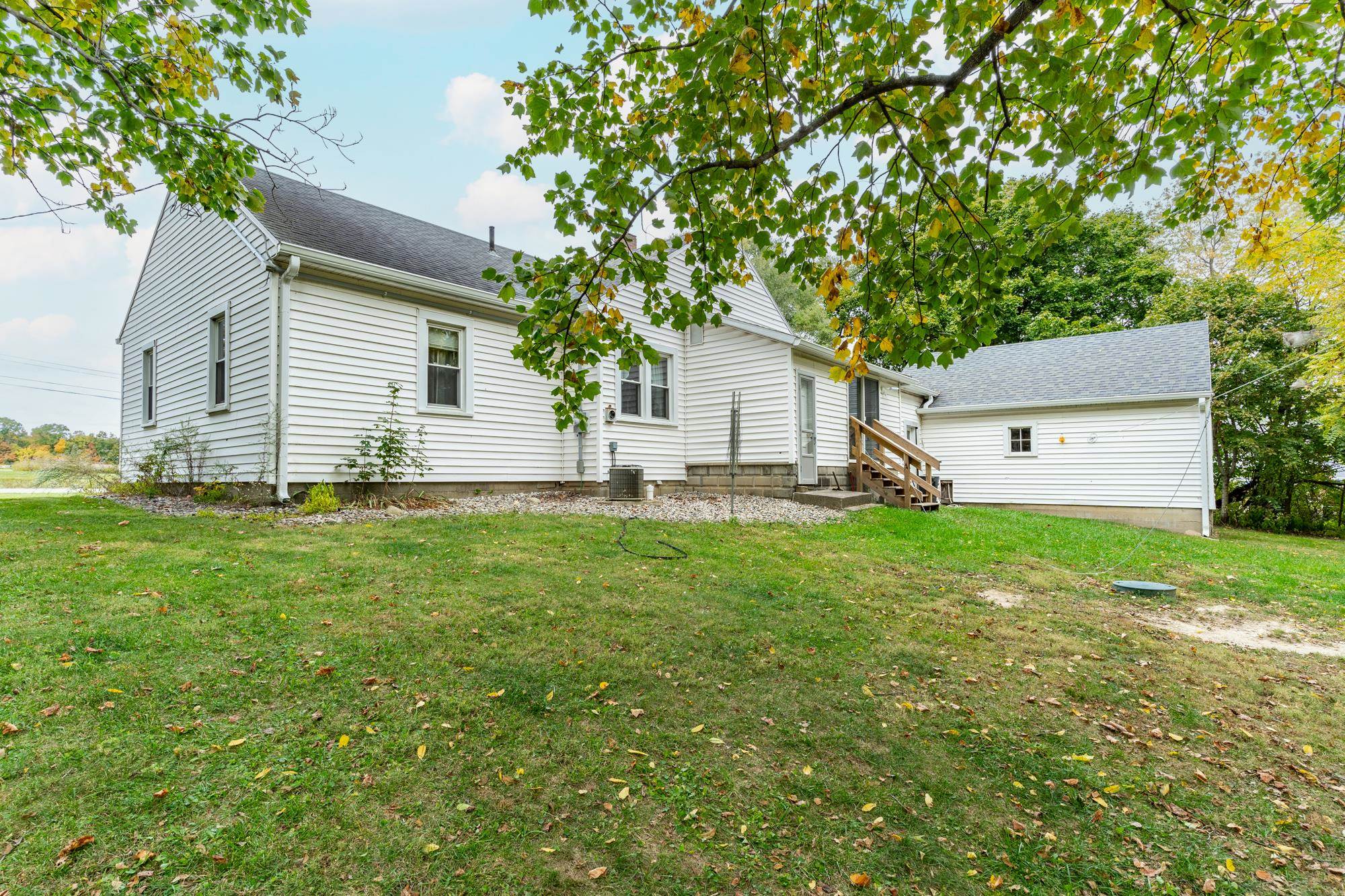 1225 Warren Road Huntington, IN 46750 - Photo 31 of 36 Gallery Image 31