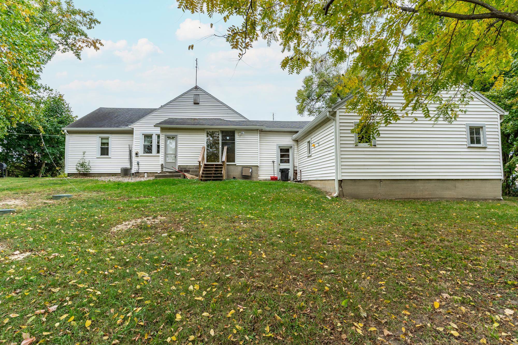 1225 Warren Road Huntington, IN 46750 - Photo 32 of 36 Gallery Image 32