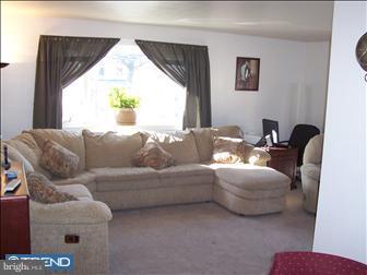 9303 State Rd. Philadelphia, PA 19114 - Photo 2 of 9 Living Room