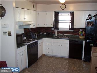 9303 State Rd. Philadelphia, PA 19114 - Photo 4 of 9 Kitchen