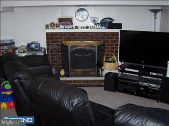 9303 State Rd. Philadelphia, PA 19114 - Photo 5 of 9 Family Room