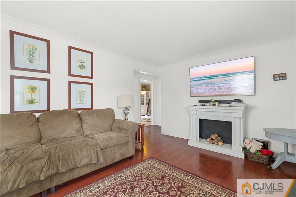 16 Rolling Road Middlesex, NJ 08846 - Photo 6 of 24 Gallery Image 6