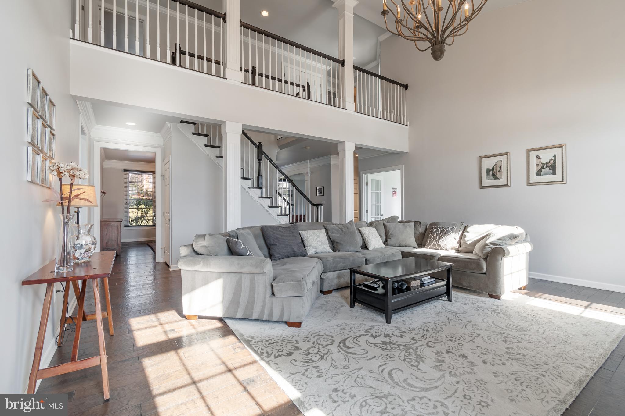 12911 Buckeye Drive North Potomac, MD 20878 - Photo 5 of 74 a living room with furniture