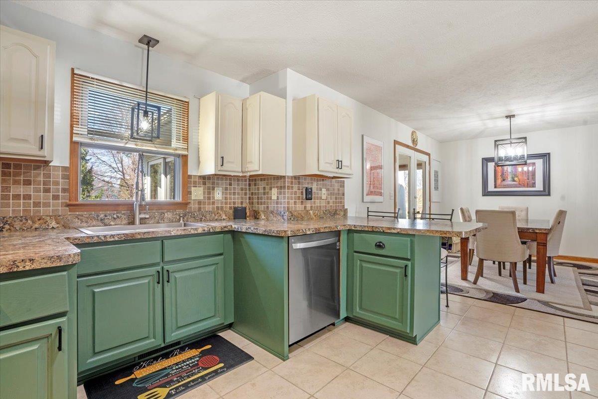 2809 Hastings Road Chatham, IL 62629 - Photo 8 of 37 Gallery Image 8