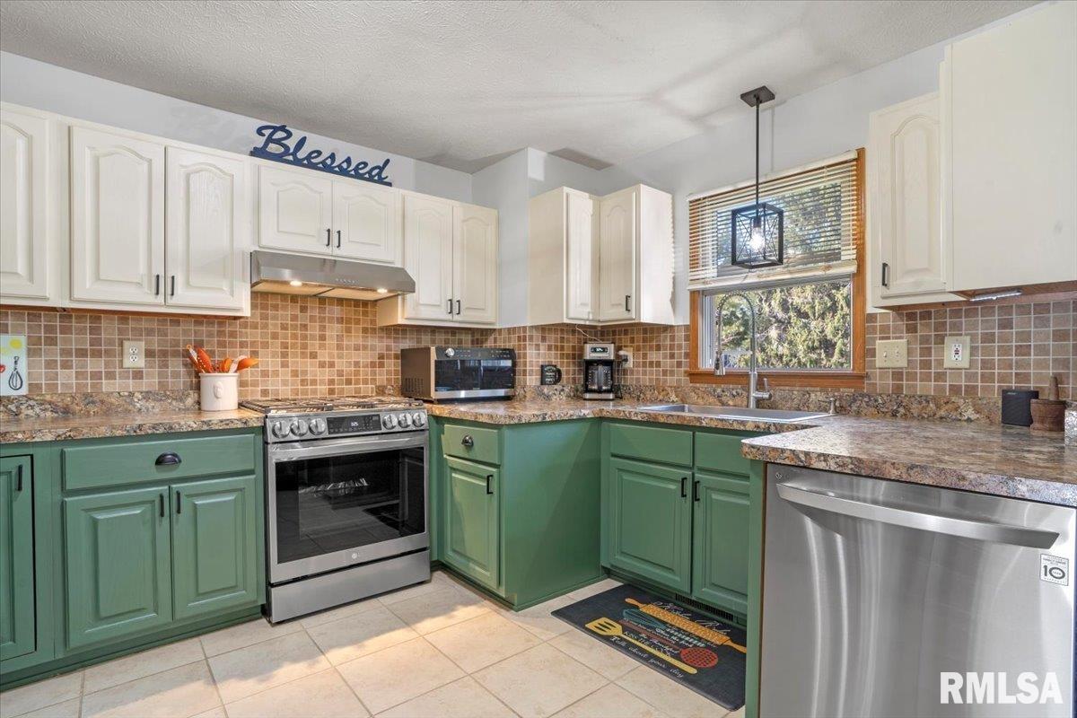 2809 Hastings Road Chatham, IL 62629 - Photo 10 of 37 Gallery Image 10
