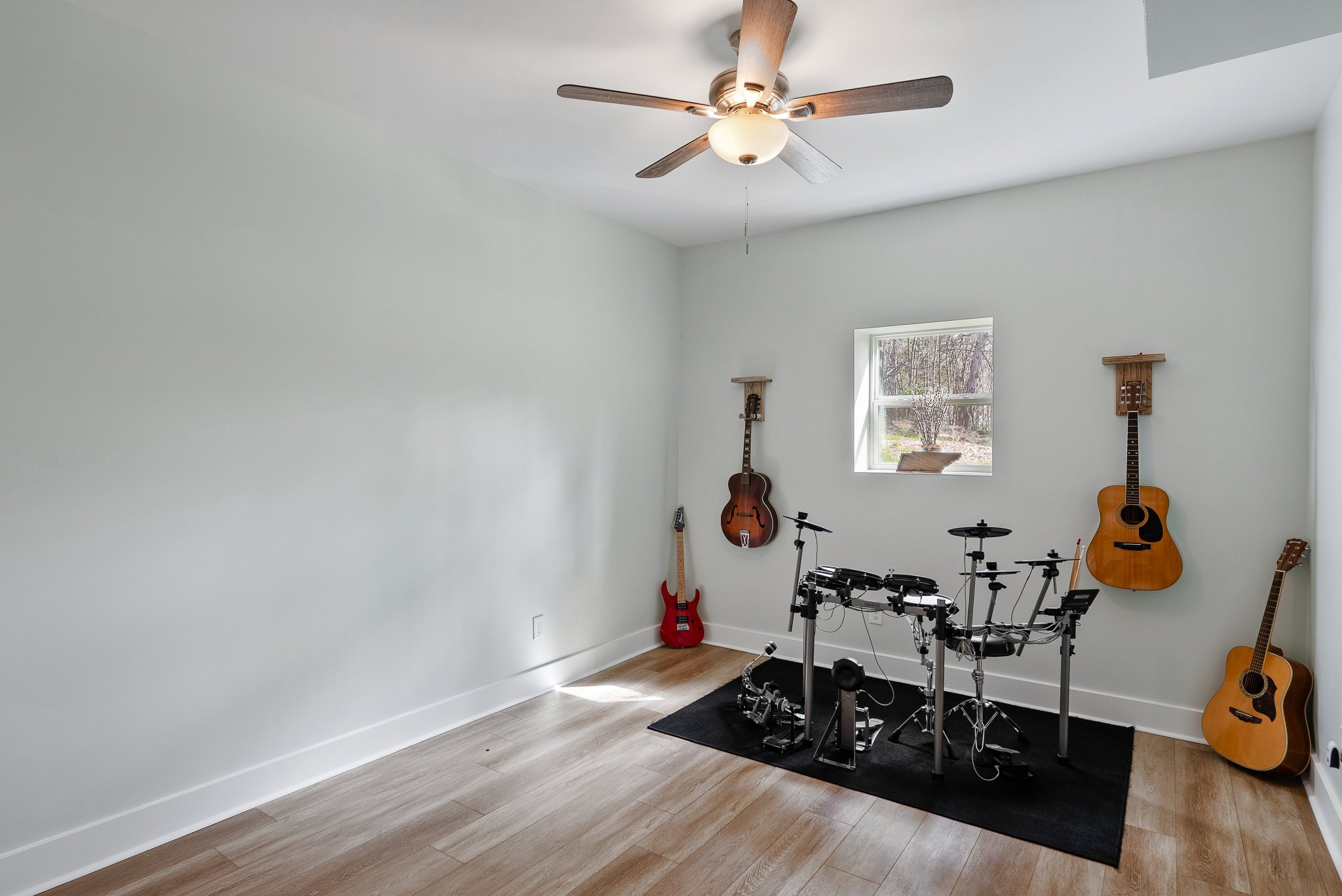 3347 Freeman Hollow Road Goodlettsville, TN 37072 - Photo 19 of 27 a living room with furniture and a wooden floor
