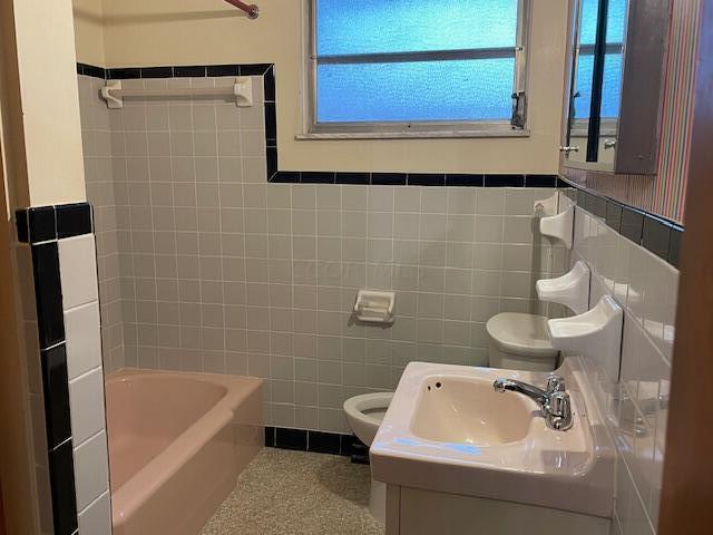 1709 Gaynor Road Columbus, OH 43227 - Photo 8 of 19 Full Bathroom