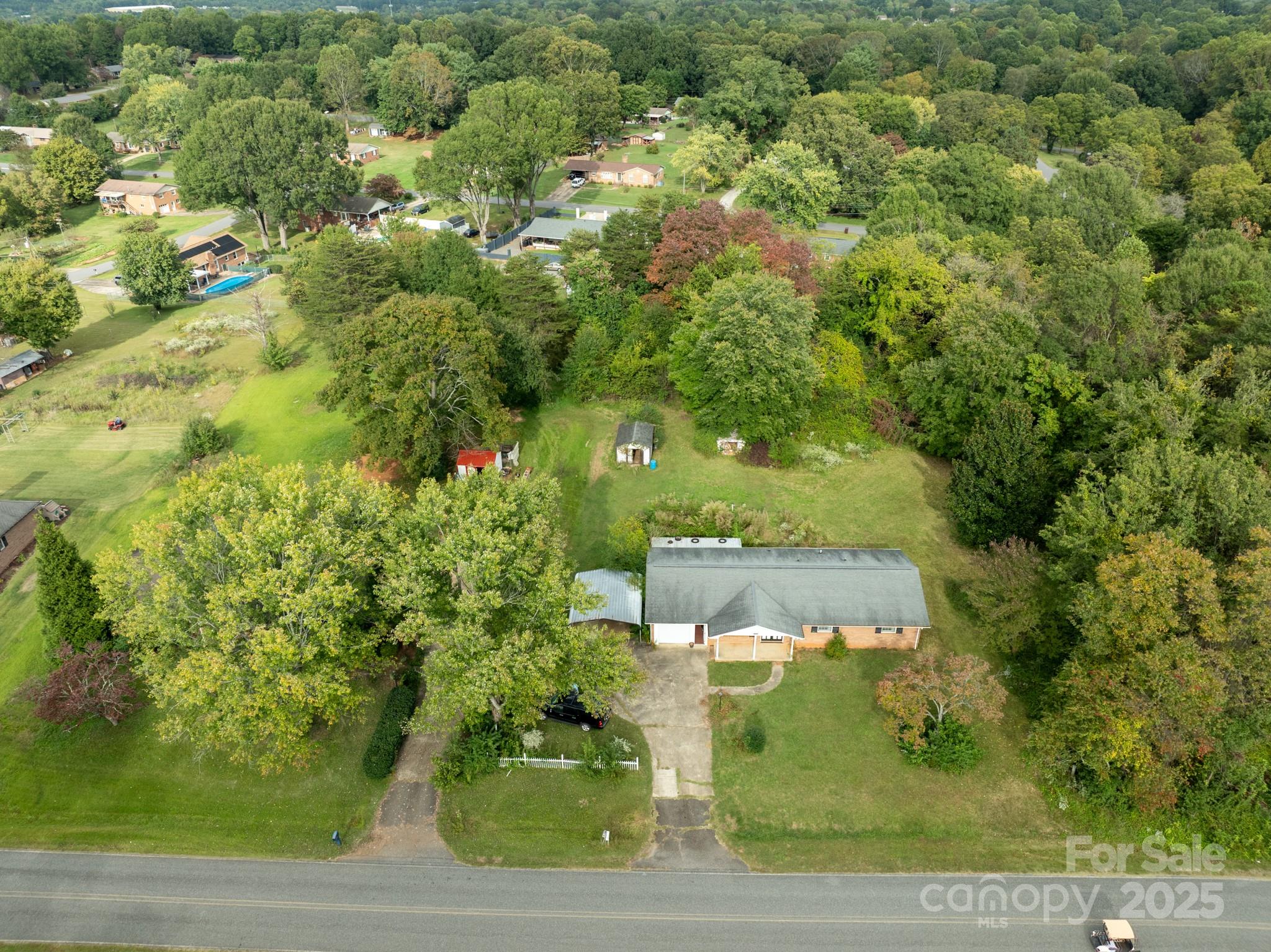 2068 Moss Farm Road Hickory, NC 28602 - Photo 3 of 20 Gallery Image 3