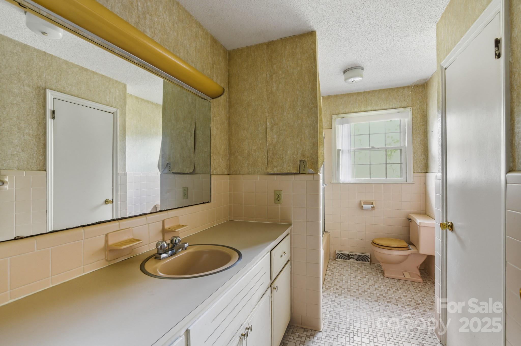 2068 Moss Farm Road Hickory, NC 28602 - Photo 8 of 20 Gallery Image 8