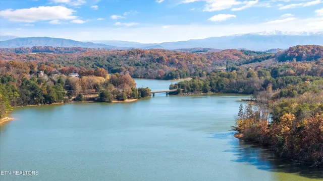 $874,900 | 115 Southcove Drive, Greenback, TN 37742