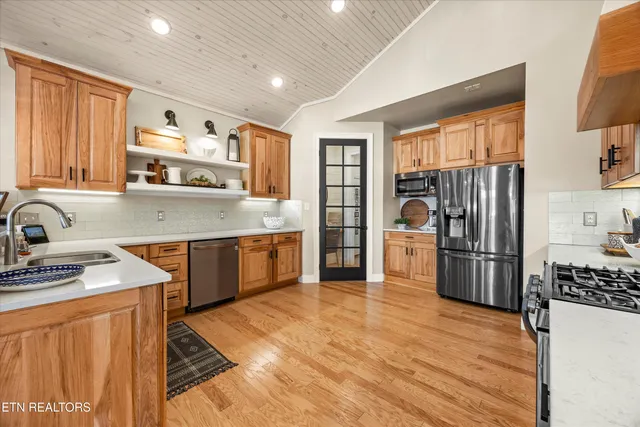 $874,900 | 115 Southcove Drive, Greenback, TN 37742