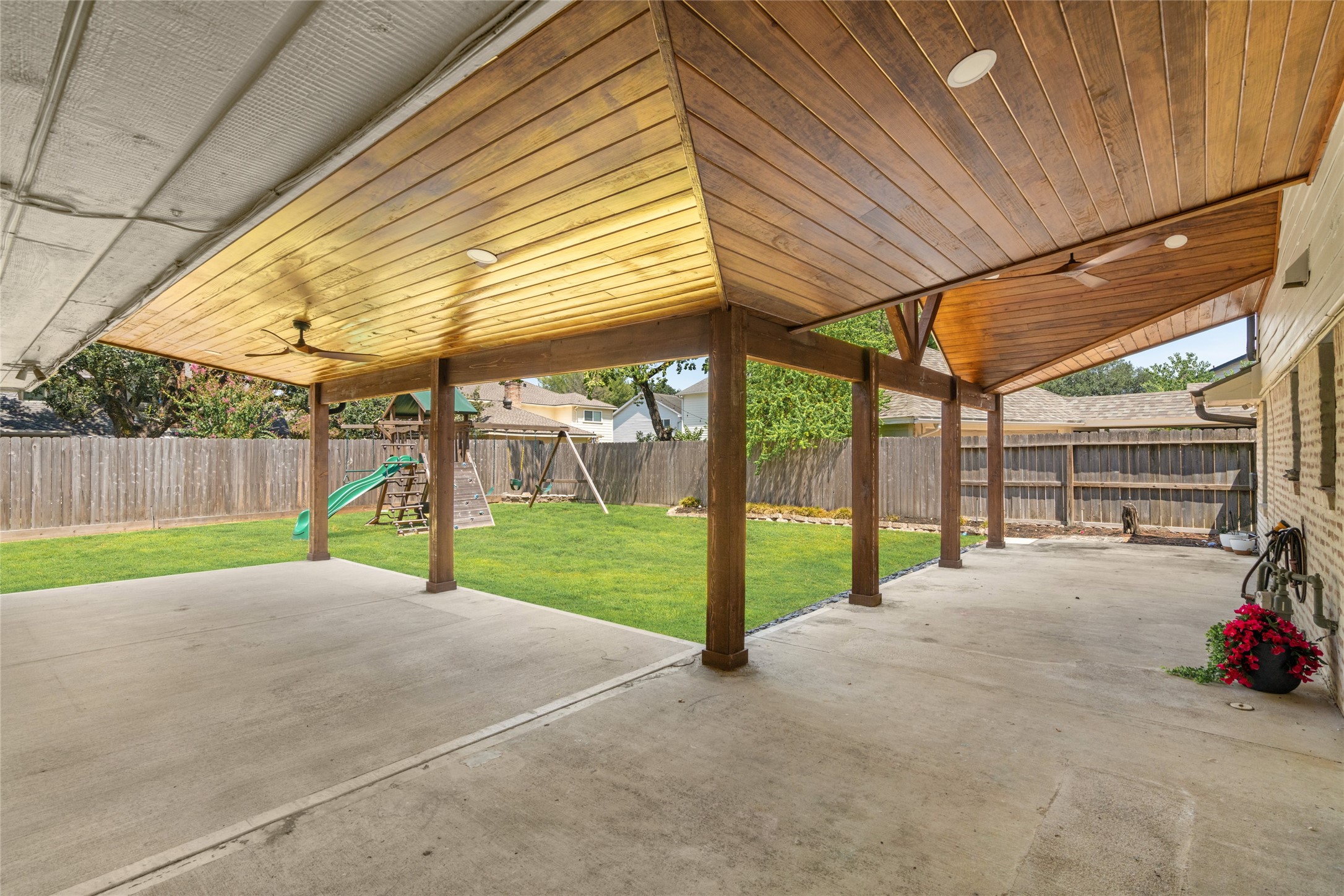 10830 Burgoyne Road Houston, TX 77042 - Photo 43 of 44 Gallery Image 43