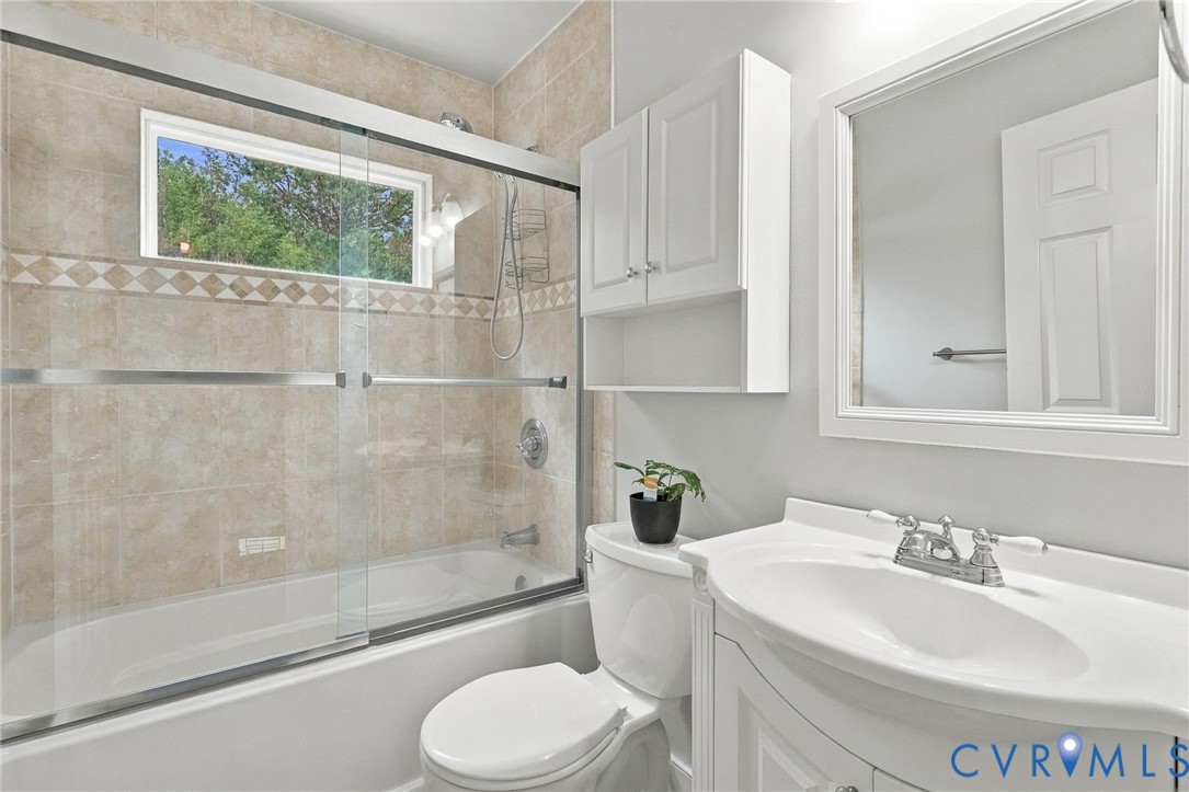 194 Poplar Road Aylett, VA 23009 - Photo 27 of 48 Tile shower surround with glass sliding doors, win