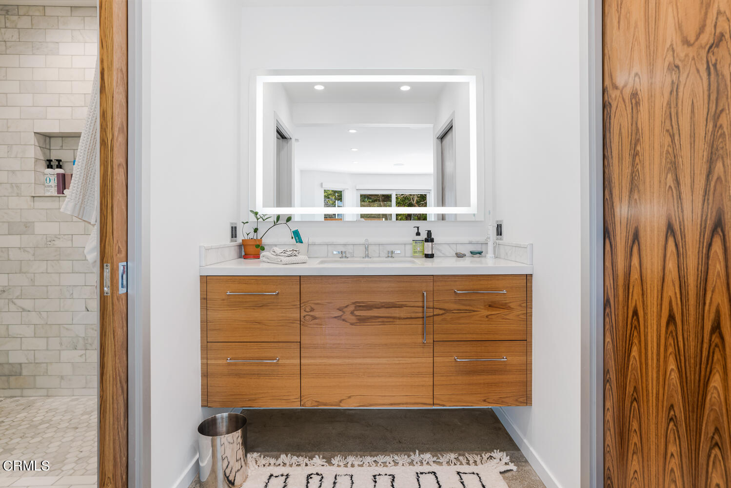 4555 Gateshead Bay Oxnard, CA 93035 - Photo 21 of 34 a bathroom with a sink and a mirror