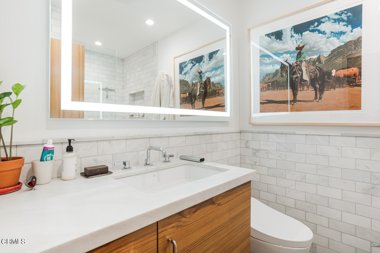 4555 Gateshead Bay Oxnard, CA 93035 - Photo 24 of 34 a bathroom with a sink vanity mirror and toilet