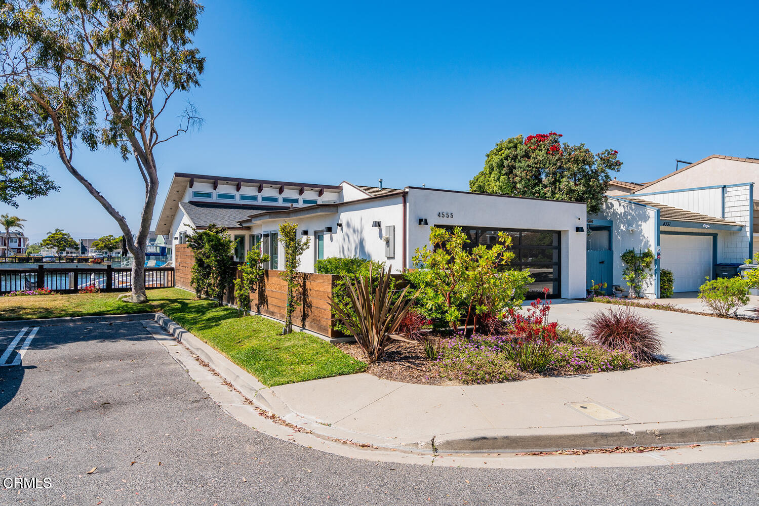 4555 Gateshead Bay Oxnard, CA 93035 - Photo 3 of 34 front view of house with a yard