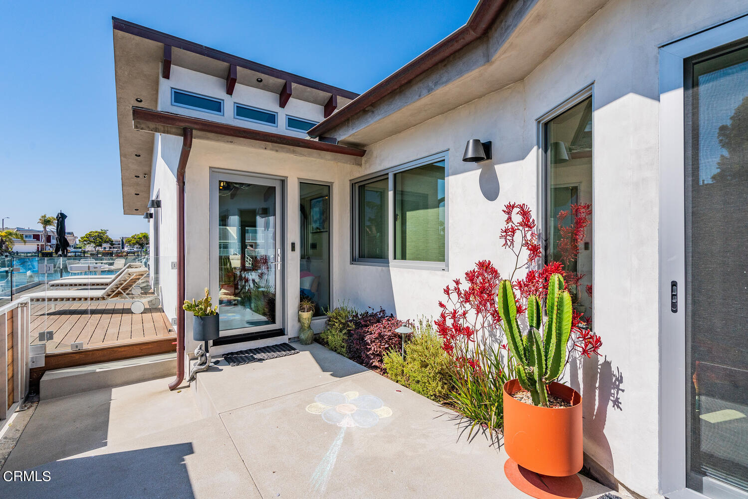 4555 Gateshead Bay Oxnard, CA 93035 - Photo 6 of 34 a front view of a house