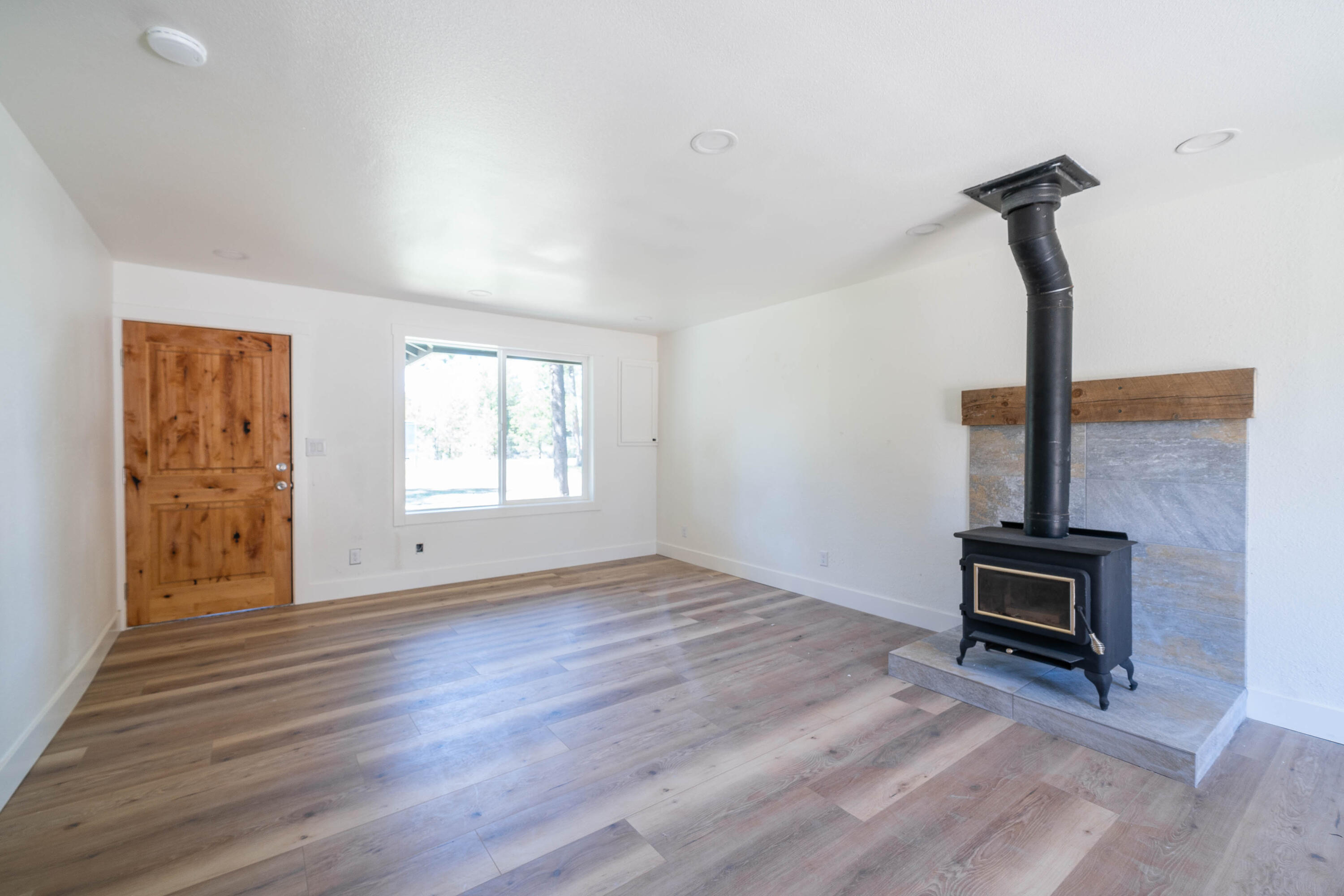 56074 Snow Goose Road Bend, OR 97707 - Photo 6 of 28 DSC04226