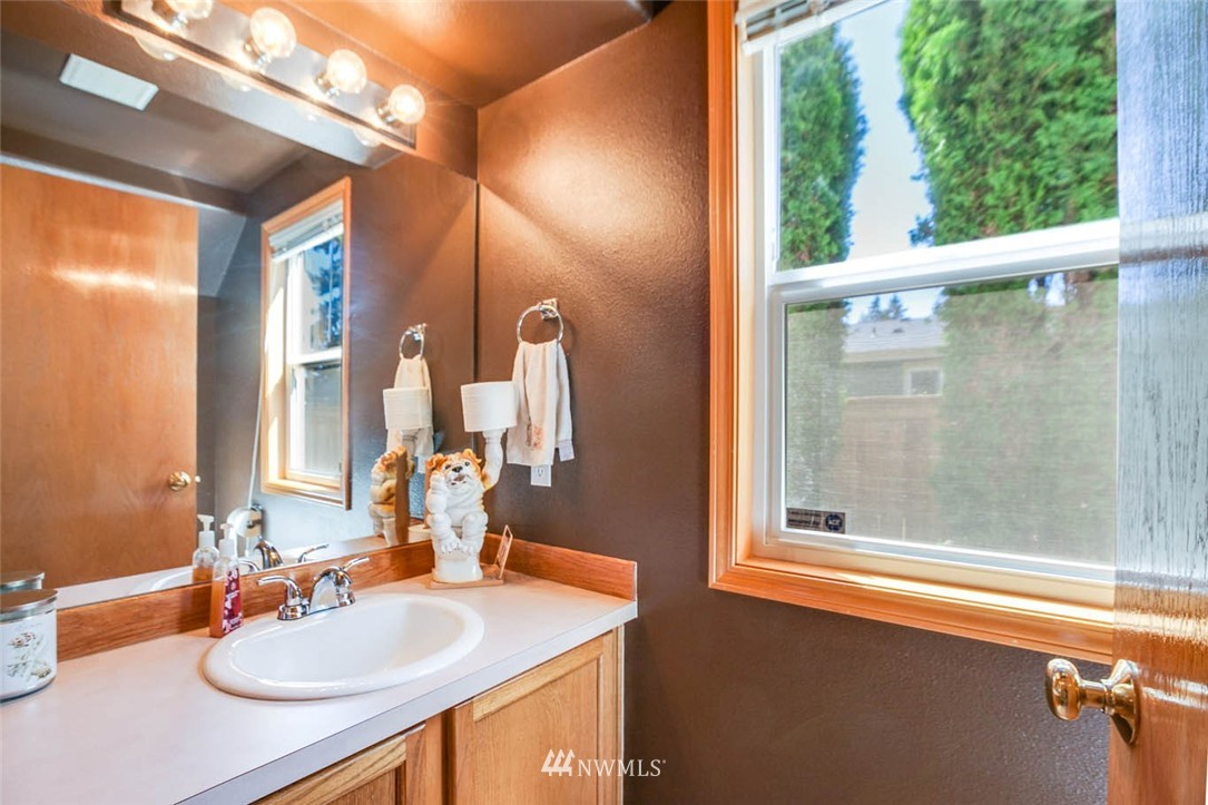 4708 Northeast 18th Place, Unit A Renton, WA 98059 - Photo 11 of 18