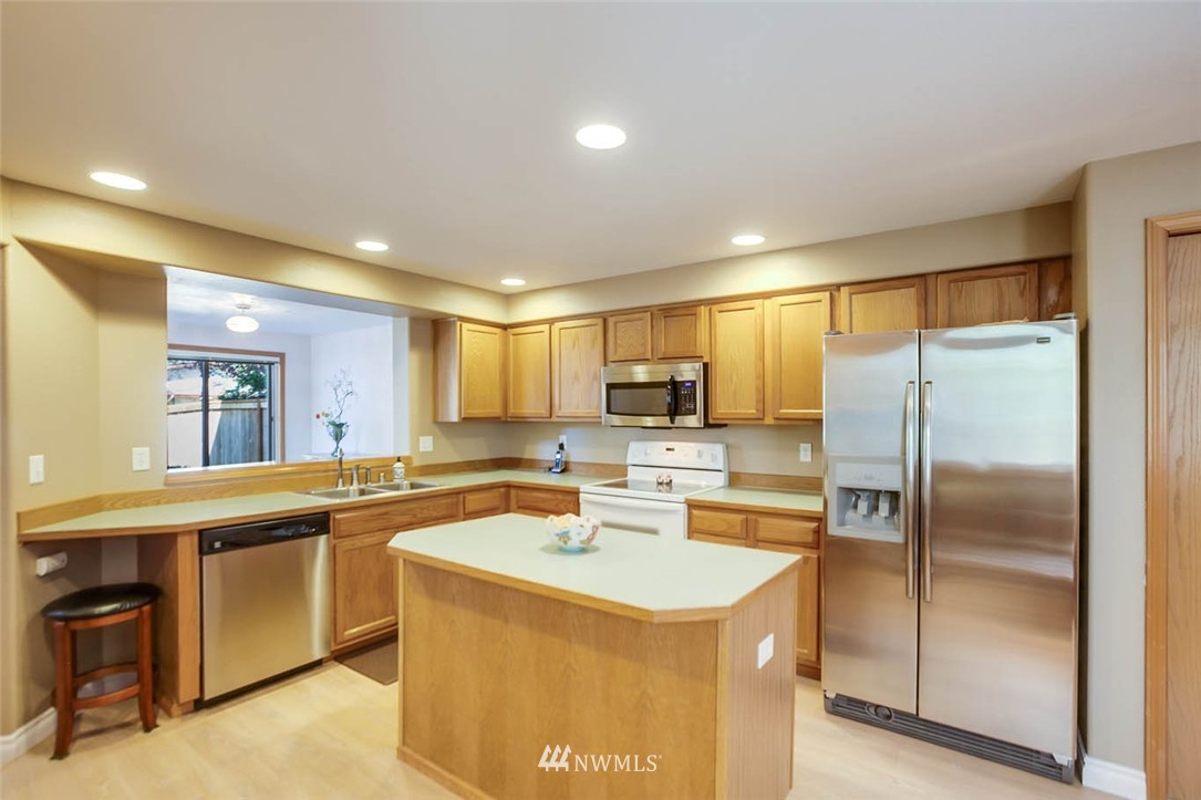 4708 Northeast 18th Place, Unit A Renton, WA 98059 - Photo 4 of 18