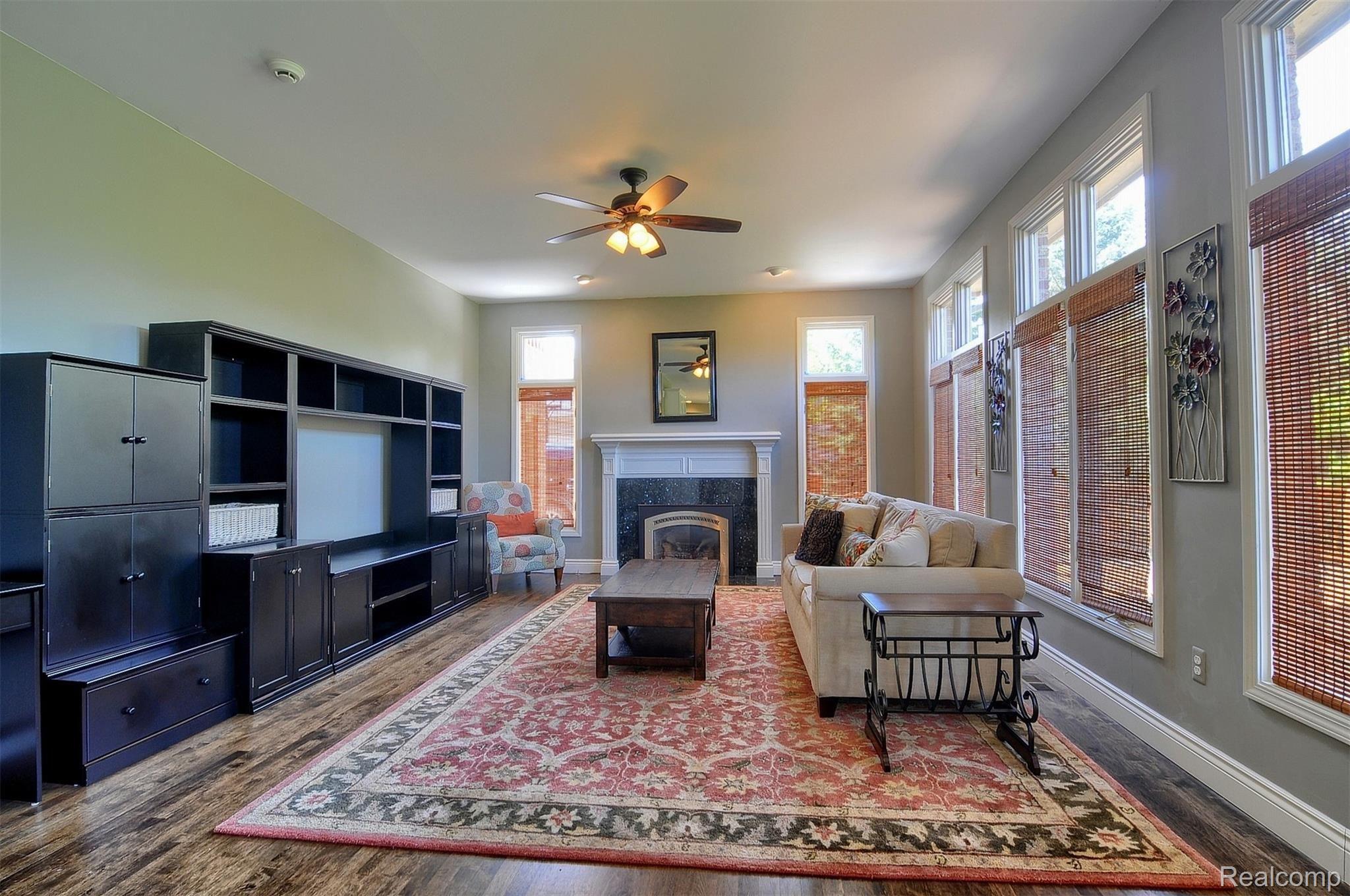 4049 Oak Tree Circle Rochester, MI 48306 - Photo 16 of 38 16-Family Room.jpg