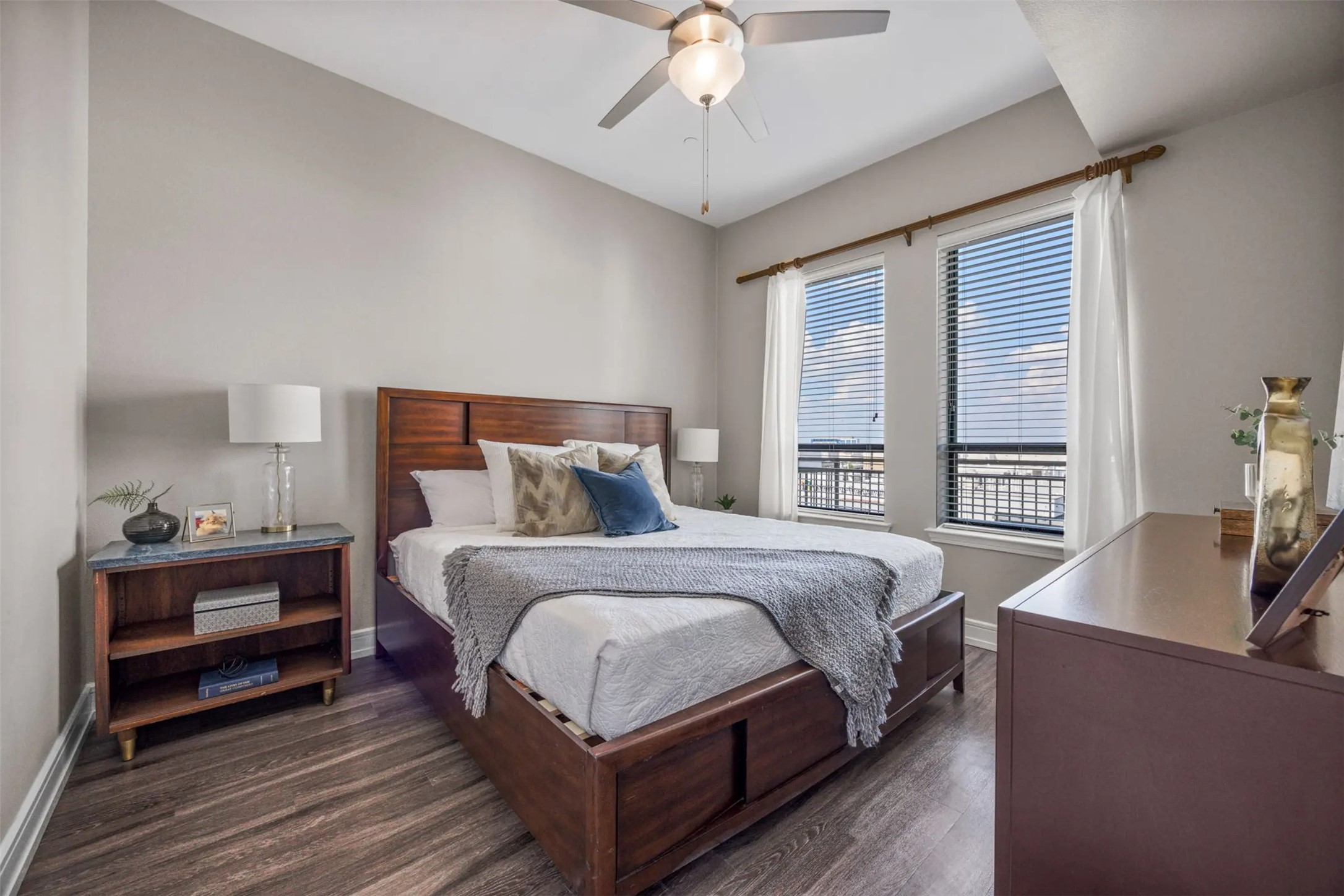 3201 Esperanza Crossing, Unit 439 Austin, TX 78758 - Photo 3 of 18 Up to 6 Weeks FREE! *on select units