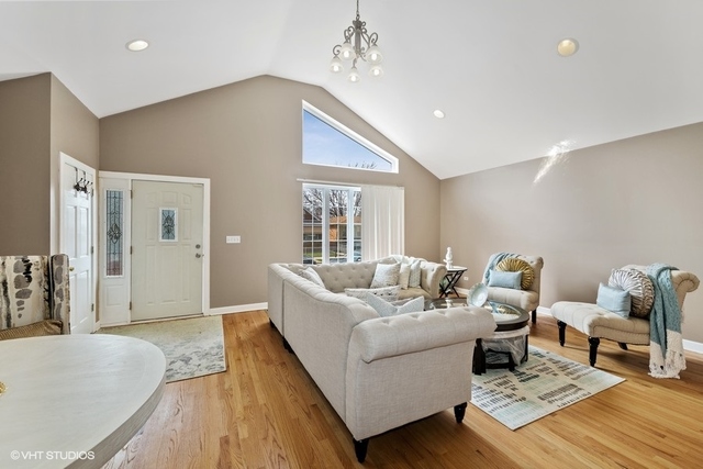 2931 North Rutherford Avenue Chicago, IL 60634 - Photo 3 of 16