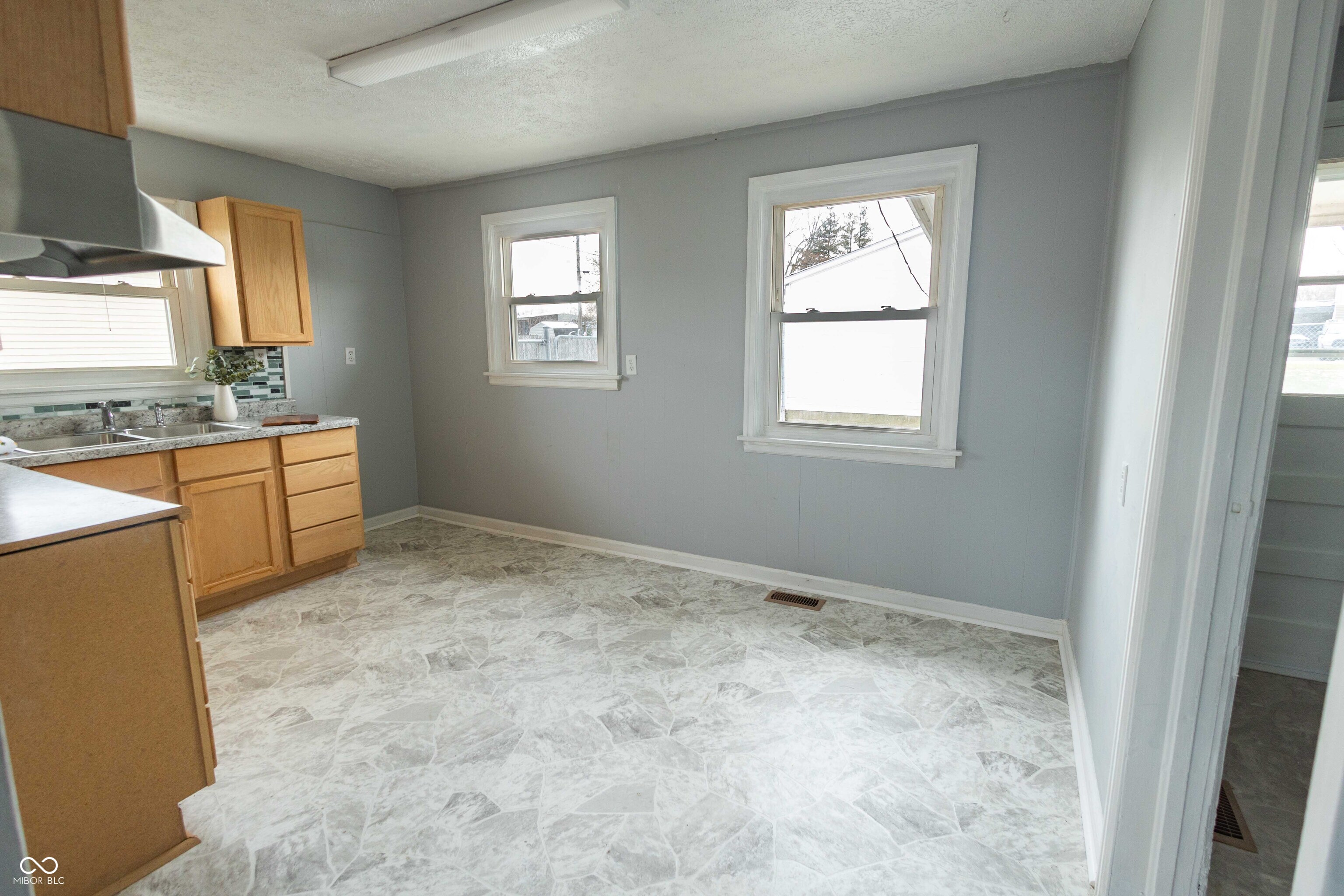 844 West Frank Street Mitchell, IN 47446 - Photo 8 of 19