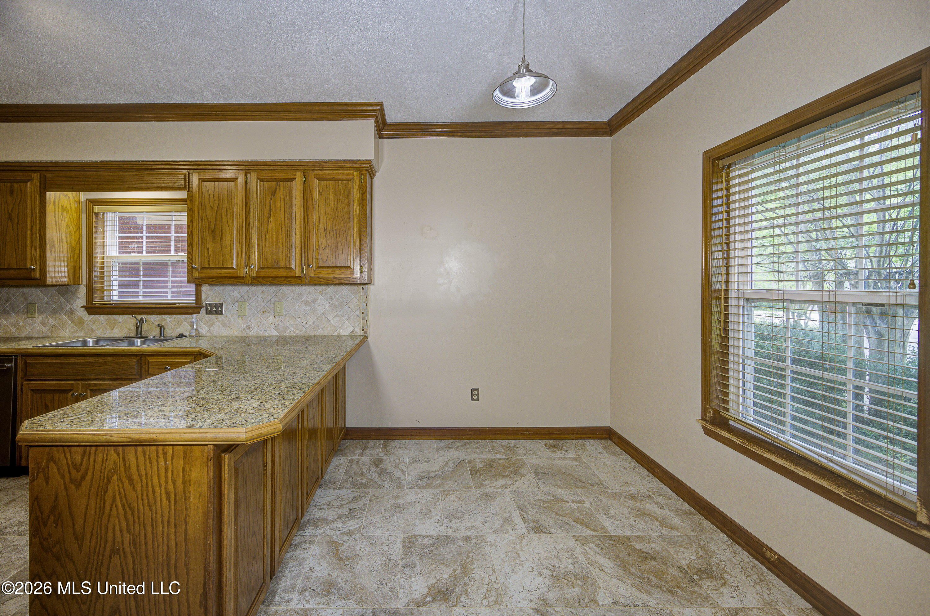6003 Queens Point Vicksburg, MS 39180 - Photo 16 of 47 Kitchen Breakfast Nook 2