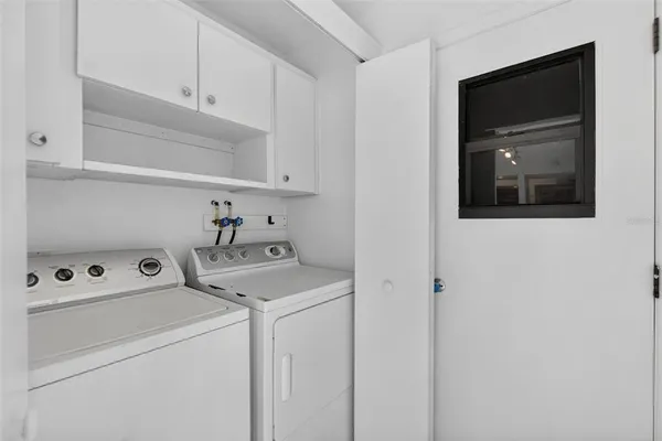 a view of an entryway with a livingroom