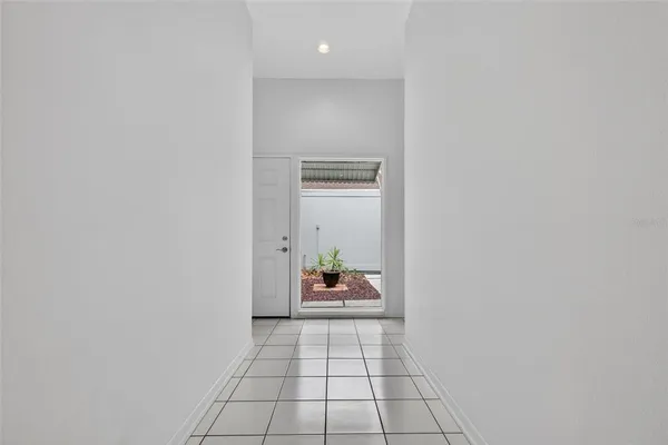 a view of backyard of the house