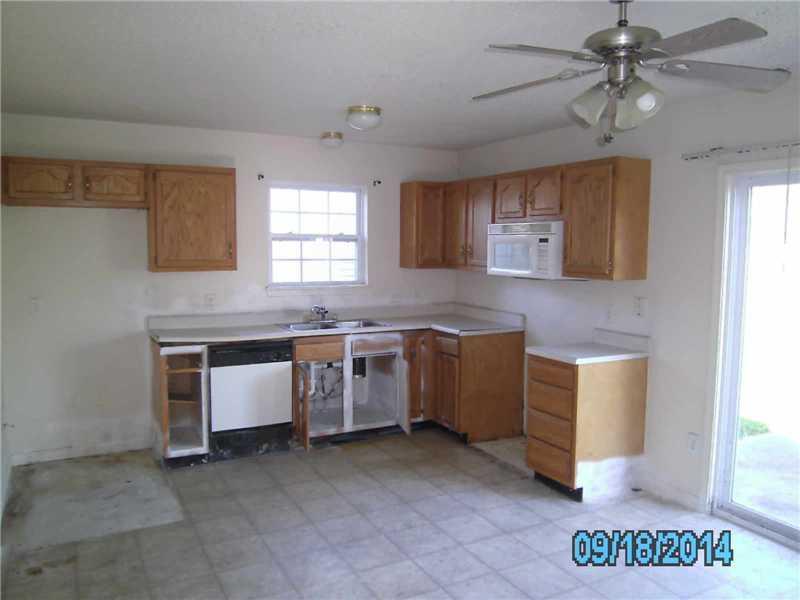 10882 Ravelle Road Indianapolis, IN 46234 - Photo 4 of 11 Gallery Image 4