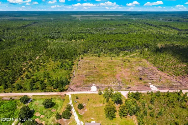 a view of an outdoor space