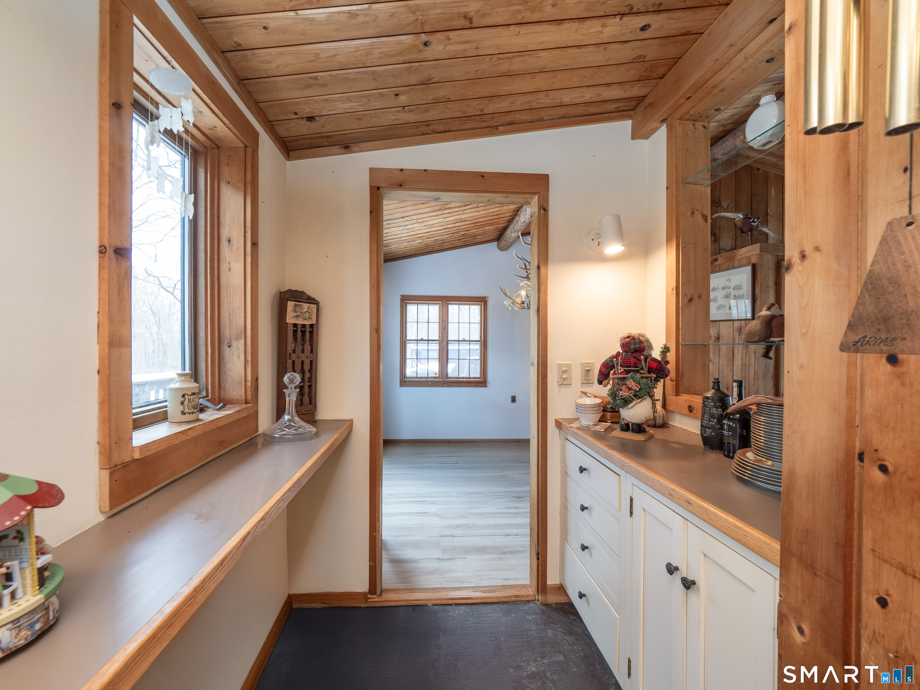 424 Old Sib Road Ridgefield, CT 06877 - Photo 10 of 27 Butler's Pantry opens into Dining Room
