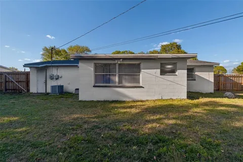 a view of a house with a backyard