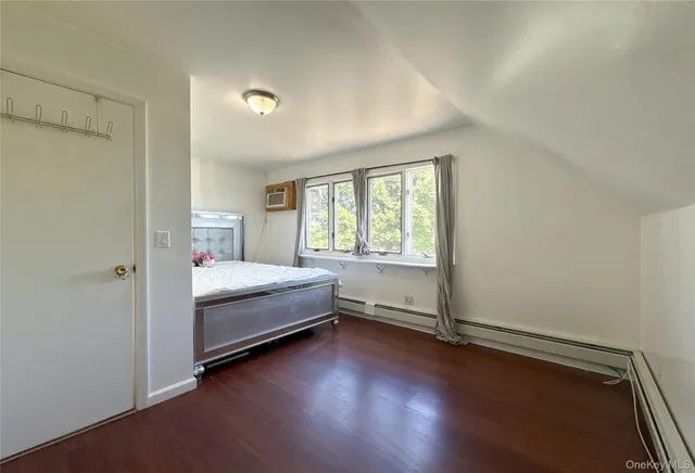 $1,498,000 | 190-05 48th Avenue | Auburndale