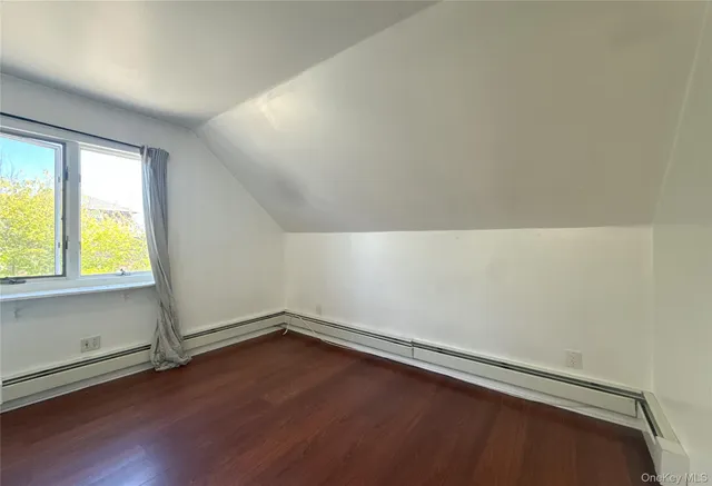 $1,498,000 | 190-05 48th Avenue | Auburndale